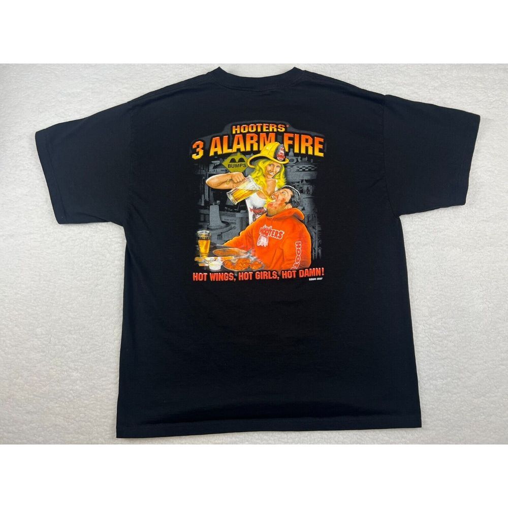 Vintage Hooters Shirt Mens XL Wing Team 3 Alarm Fire‎ Graphic Print 2007 Y2K